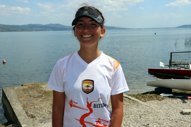 Kürek sporu yapan kızından etkilendi, kulübün lisanslı sporcusu oldu